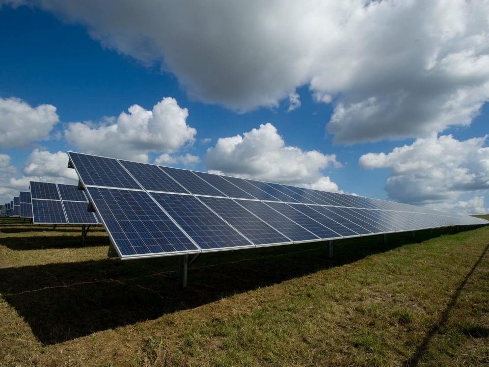 placas solares no deserto