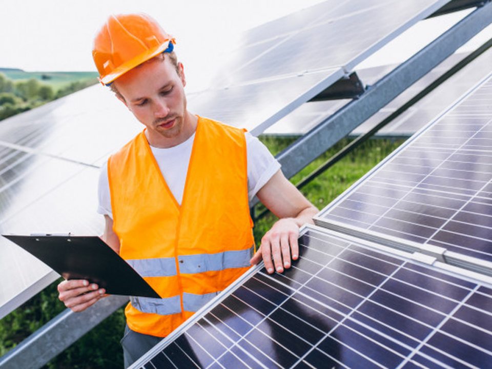 profissional-projeto-fotovoltaico